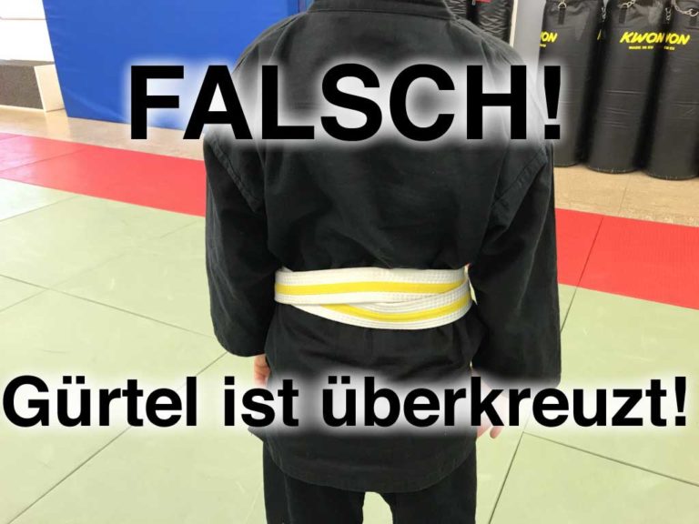 Leider falsch: Gürtel ist überkreuzt!